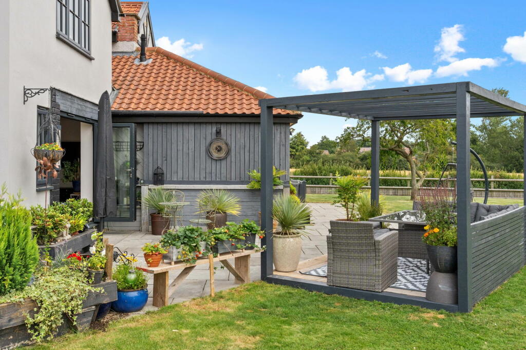 Additional property image - Fyfield Road, Ongar, CM5 0HQ