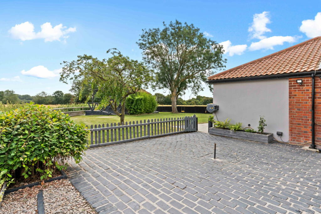 Additional property image - Fyfield Road, Ongar, CM5 0HQ