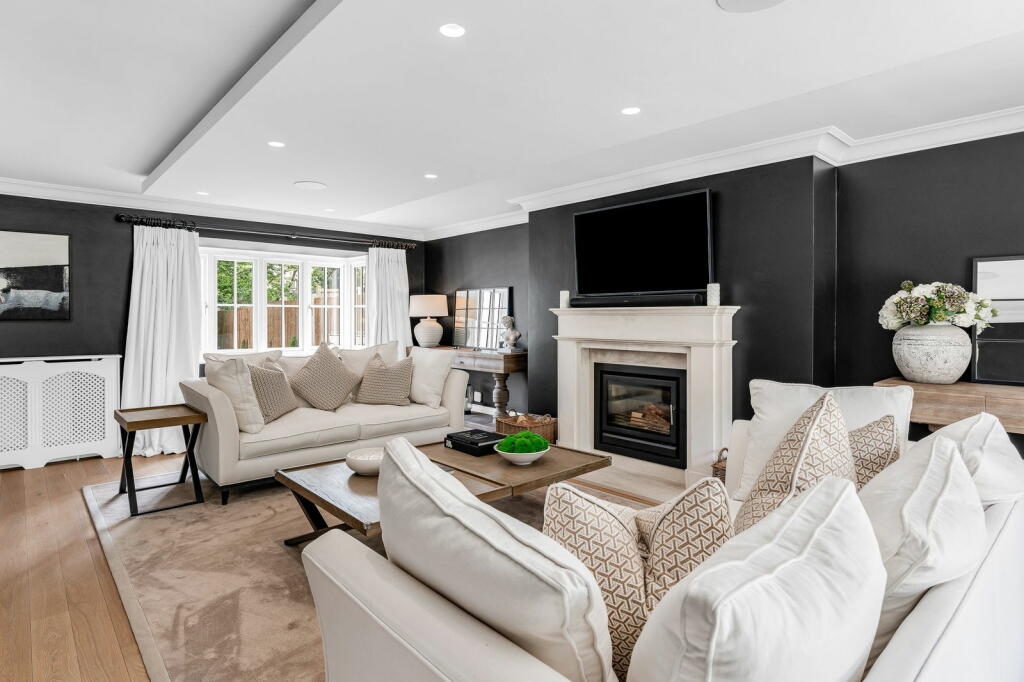 Additional property image - Longaford Way, Hutton Mount, Brentwood, CM13 2LT