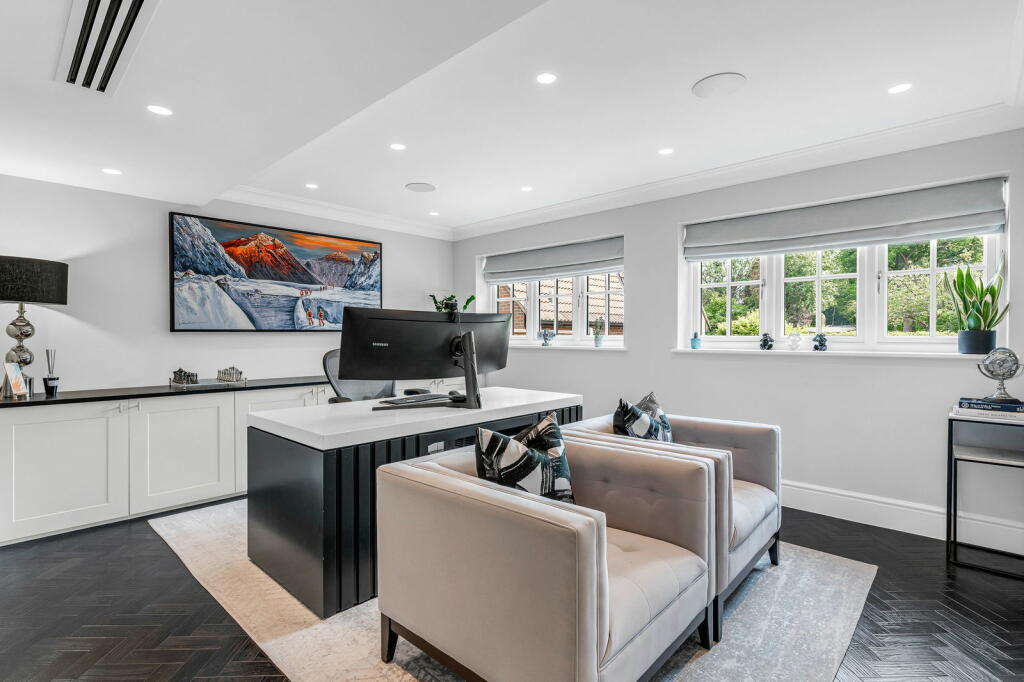 Additional property image - Longaford Way, Hutton Mount, Brentwood, CM13 2LT