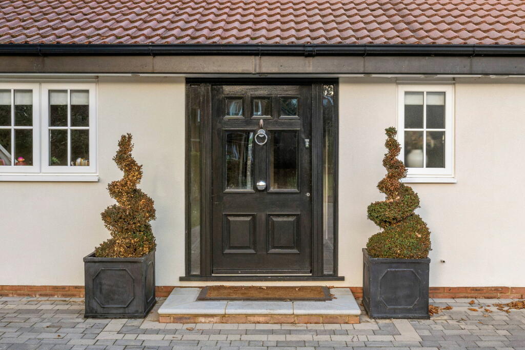 Additional property image - Longaford Way, Hutton Mount, Brentwood, CM13 2LT