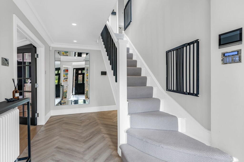 Additional property image - Longaford Way, Hutton Mount, Brentwood, CM13 2LT