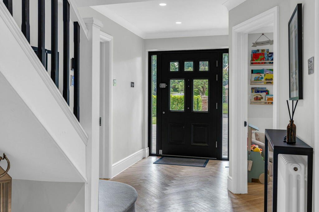 Additional property image - Longaford Way, Hutton Mount, Brentwood, CM13 2LT
