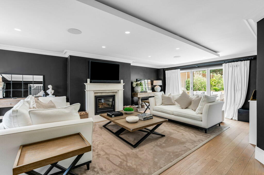 Additional property image - Longaford Way, Hutton Mount, Brentwood, CM13 2LT