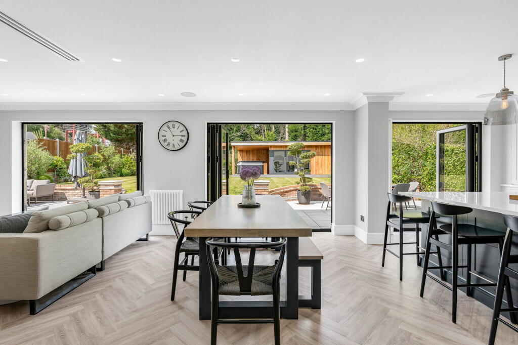 Additional property image - Longaford Way, Hutton Mount, Brentwood, CM13 2LT