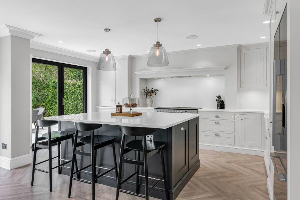 Additional property image - Longaford Way, Hutton Mount, Brentwood, CM13 2LT