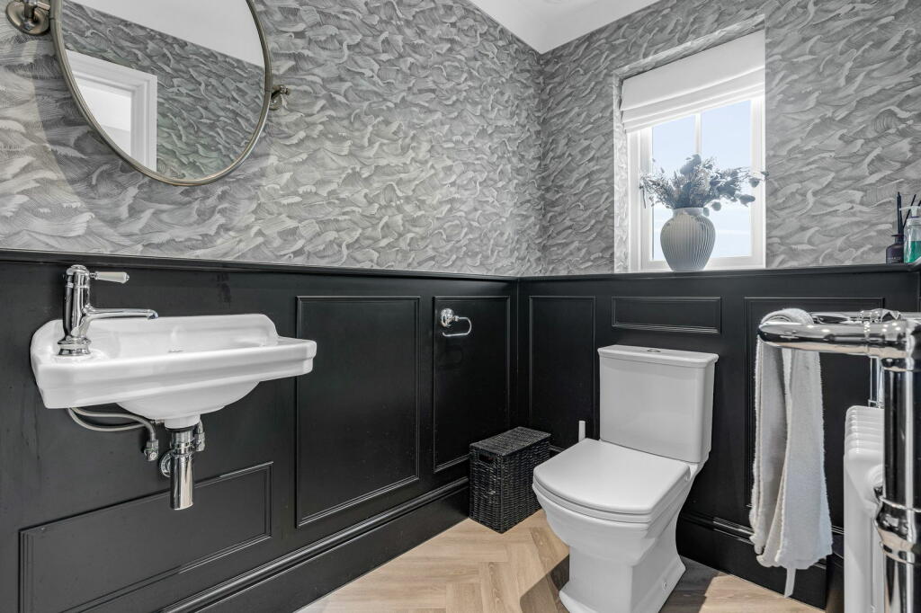 Additional property image - Longaford Way, Hutton Mount, Brentwood, CM13 2LT