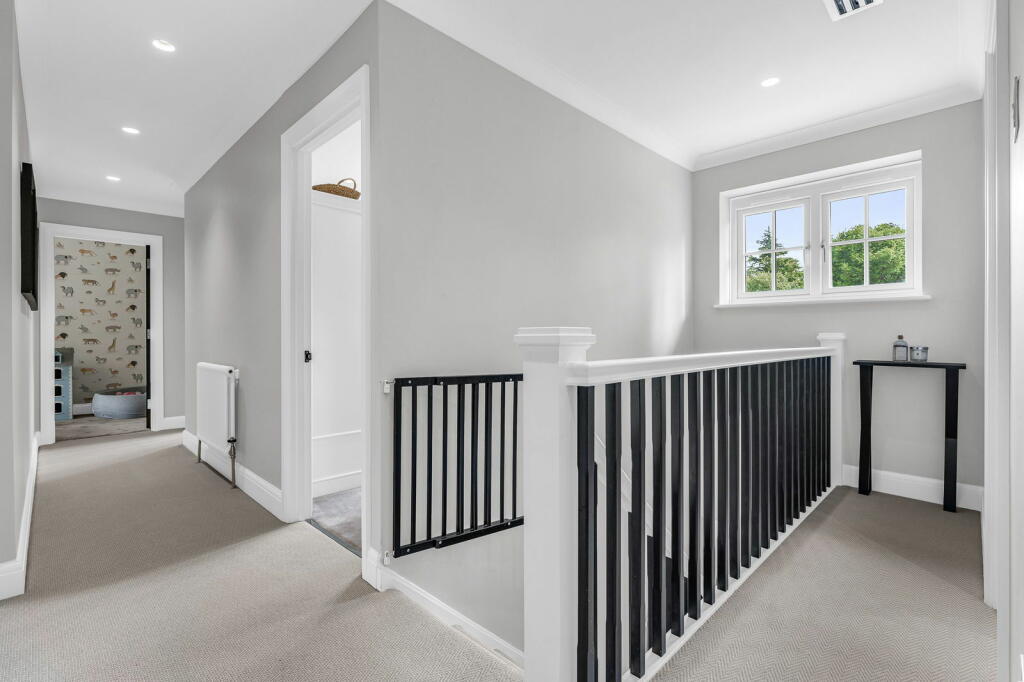 Additional property image - Longaford Way, Hutton Mount, Brentwood, CM13 2LT