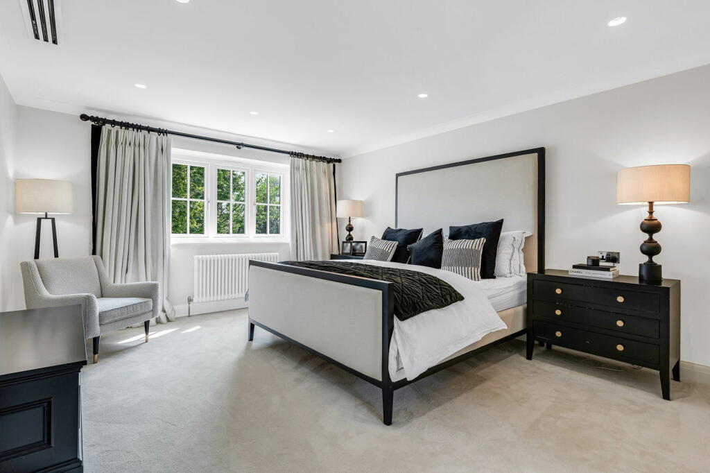 Additional property image - Longaford Way, Hutton Mount, Brentwood, CM13 2LT