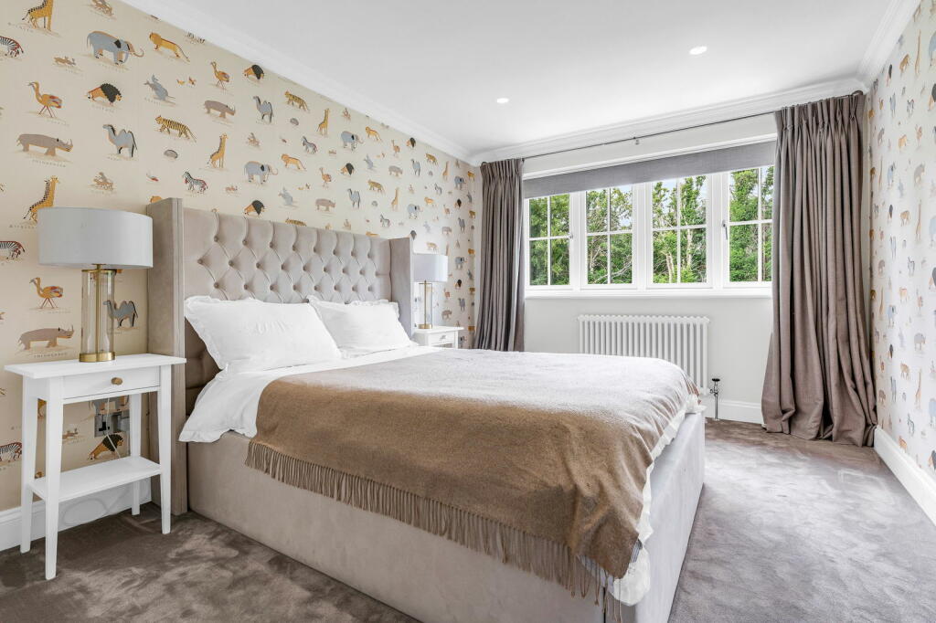 Additional property image - Longaford Way, Hutton Mount, Brentwood, CM13 2LT
