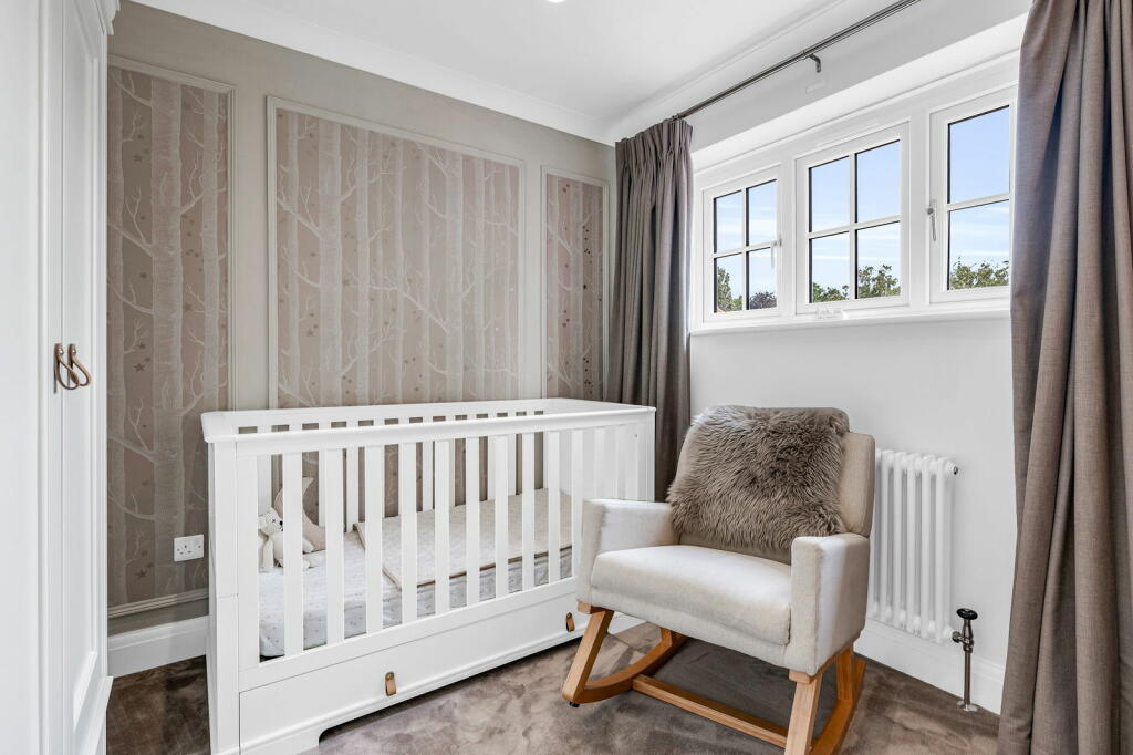 Additional property image - Longaford Way, Hutton Mount, Brentwood, CM13 2LT