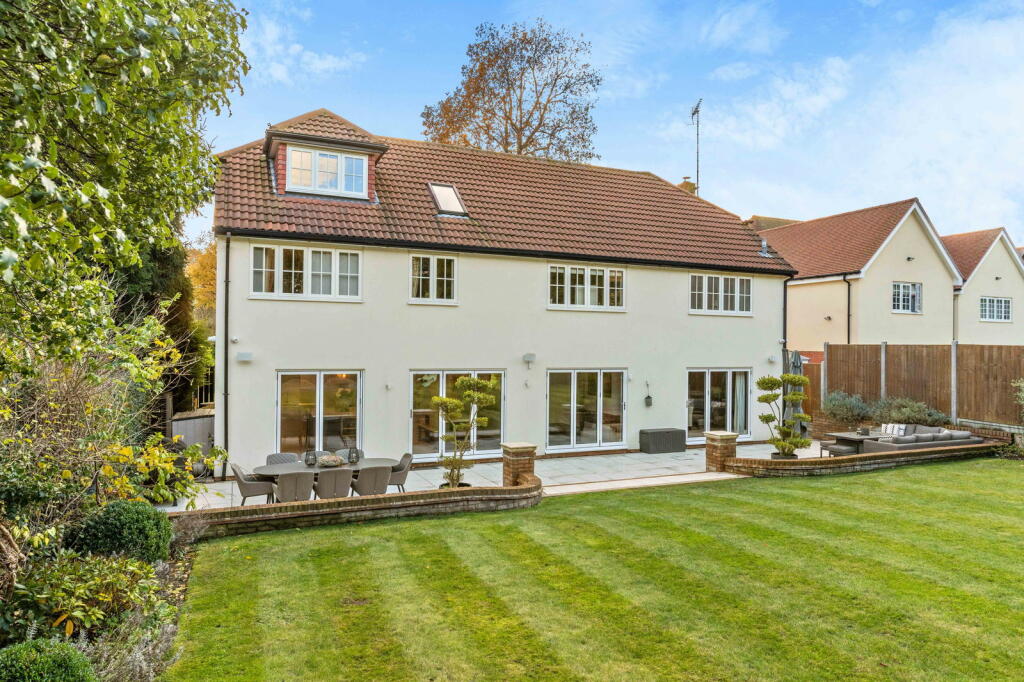 Additional property image - Longaford Way, Hutton Mount, Brentwood, CM13 2LT