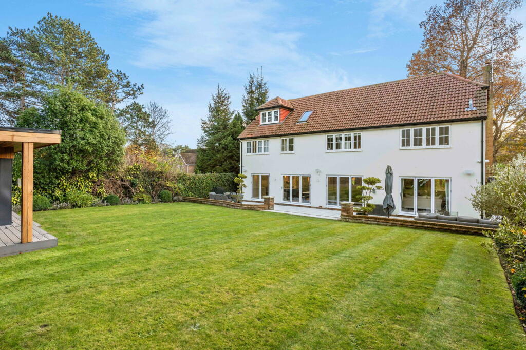 Additional property image - Longaford Way, Hutton Mount, Brentwood, CM13 2LT
