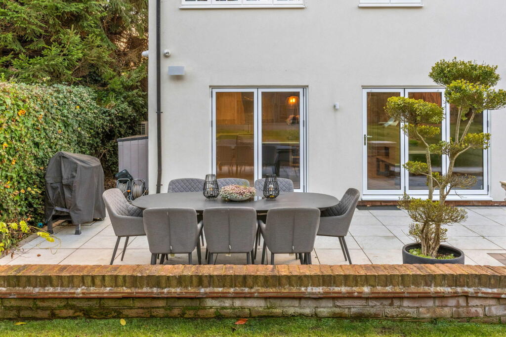 Additional property image - Longaford Way, Hutton Mount, Brentwood, CM13 2LT