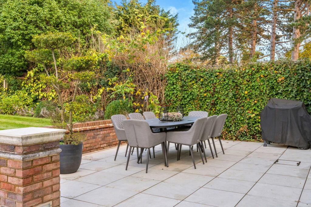 Additional property image - Longaford Way, Hutton Mount, Brentwood, CM13 2LT