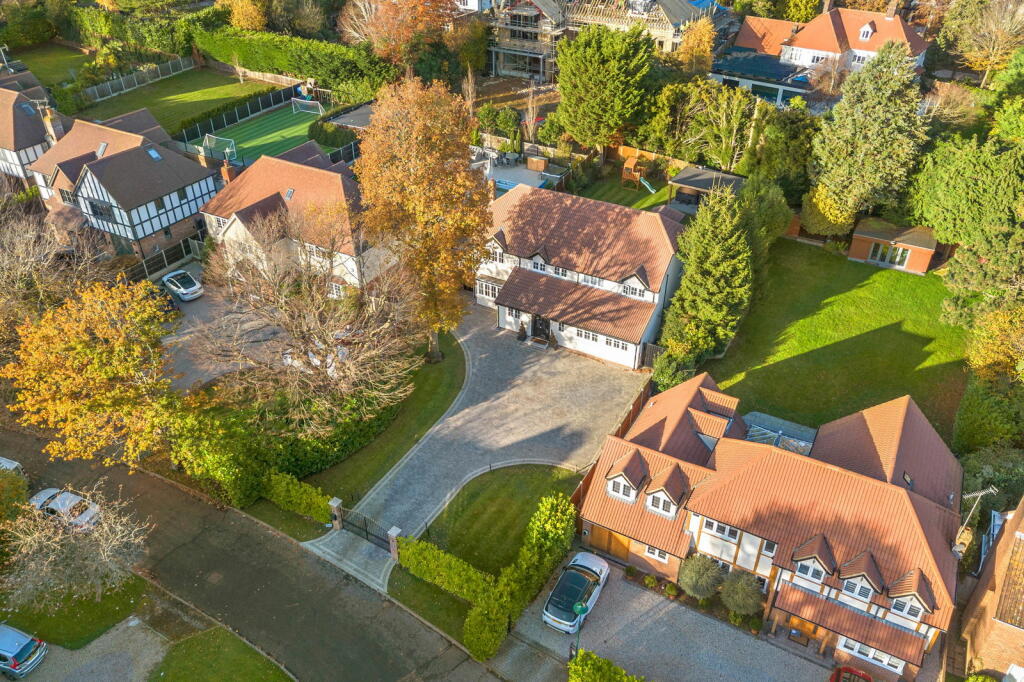 Additional property image - Longaford Way, Hutton Mount, Brentwood, CM13 2LT