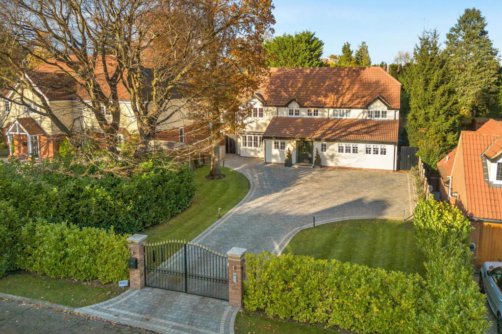 Additional property image - Longaford Way, Hutton Mount, Brentwood, CM13 2LT