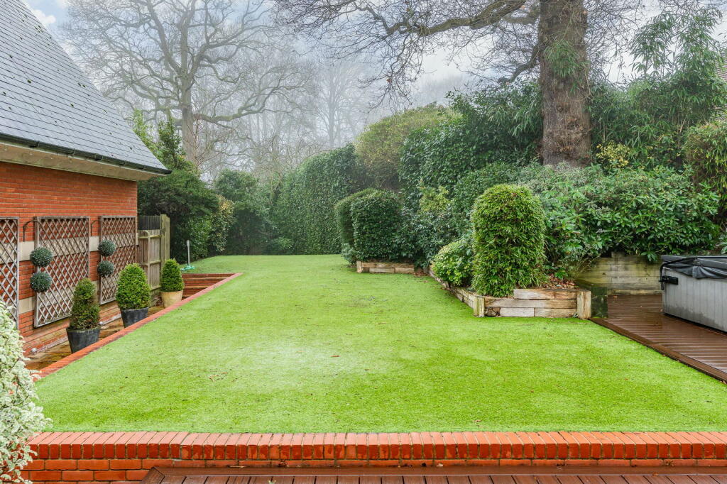 Additional property image - Thorndon Approach, Herongate, Brentwood, CM13 3PA