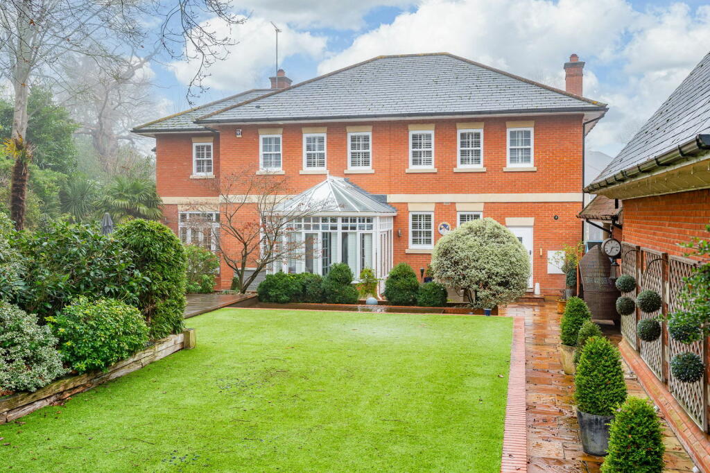 Additional property image - Thorndon Approach, Herongate, Brentwood, CM13 3PA