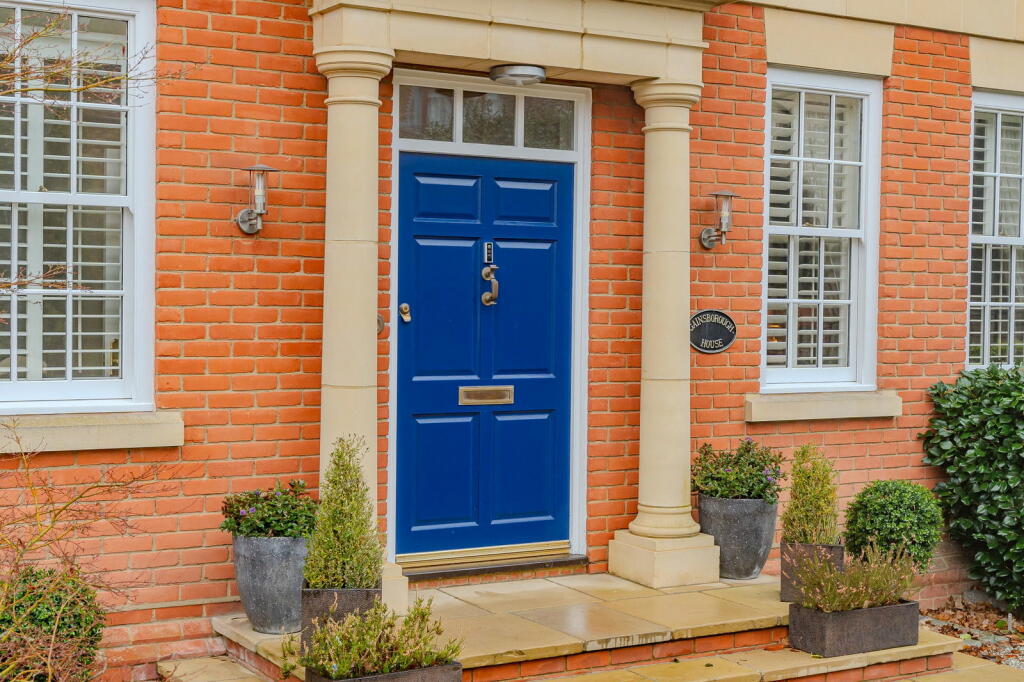 Additional property image - Thorndon Approach, Herongate, Brentwood, CM13 3PA