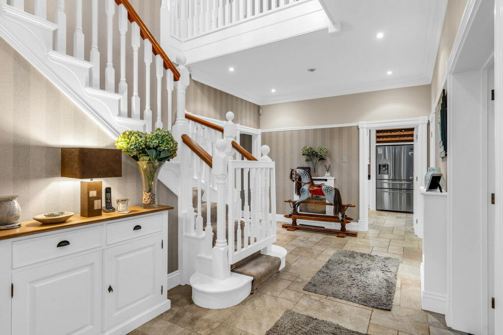 Additional property image - Thorndon Approach, Herongate, Brentwood, CM13 3PA