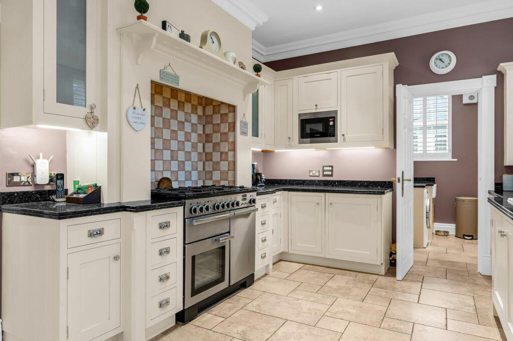 Additional property image - Thorndon Approach, Herongate, Brentwood, CM13 3PA
