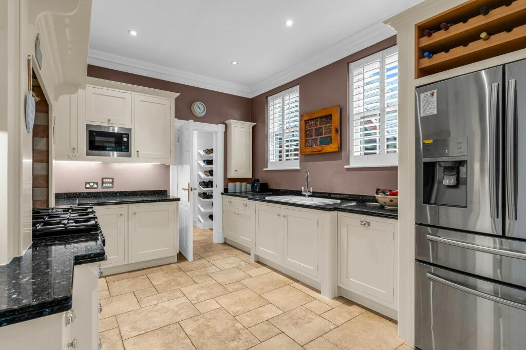 Additional property image - Thorndon Approach, Herongate, Brentwood, CM13 3PA