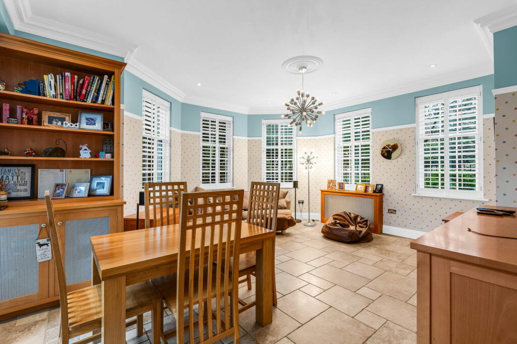Additional property image - Thorndon Approach, Herongate, Brentwood, CM13 3PA