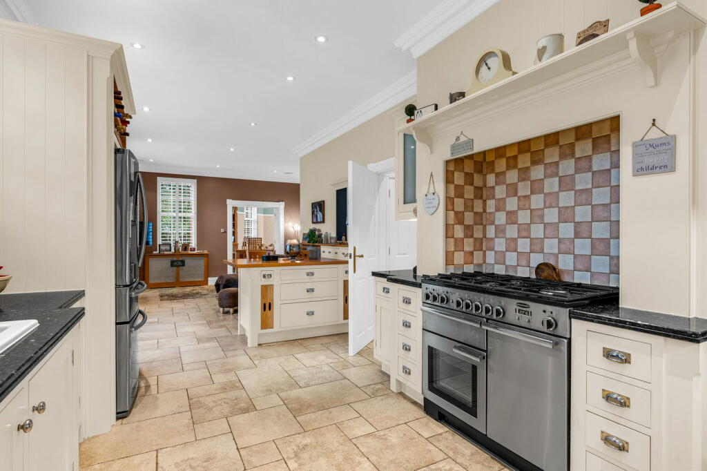 Additional property image - Thorndon Approach, Herongate, Brentwood, CM13 3PA
