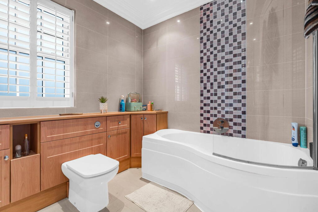 Additional property image - Thorndon Approach, Herongate, Brentwood, CM13 3PA