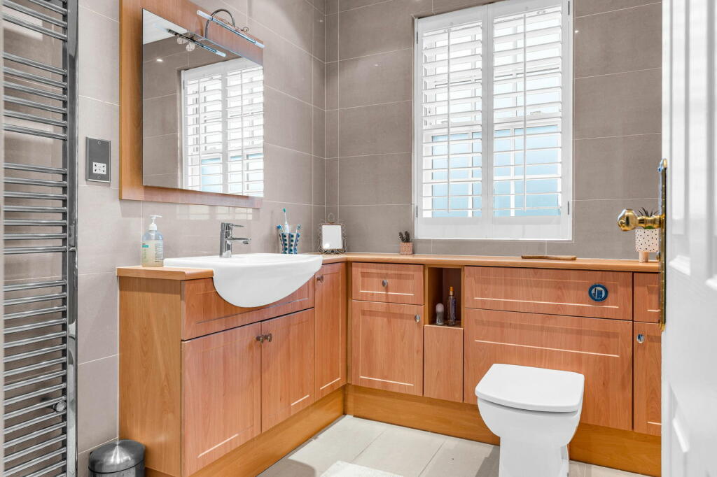 Additional property image - Thorndon Approach, Herongate, Brentwood, CM13 3PA