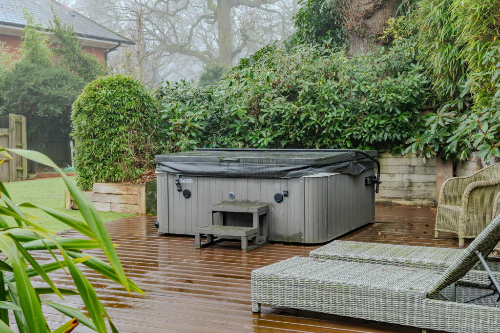 Additional property image - Thorndon Approach, Herongate, Brentwood, CM13 3PA