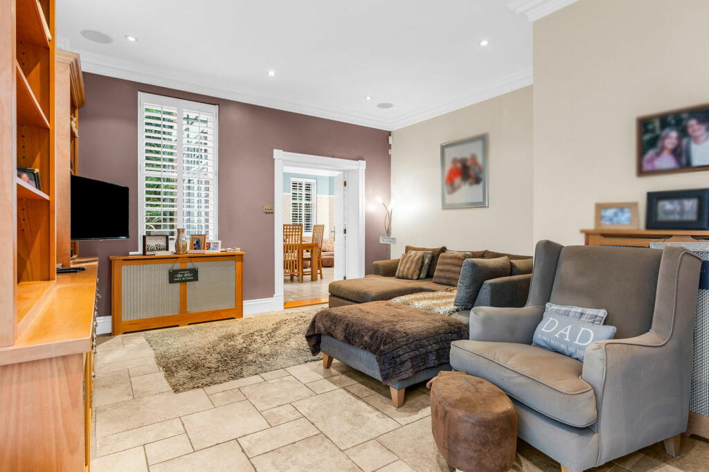 Additional property image - Thorndon Approach, Herongate, Brentwood, CM13 3PA
