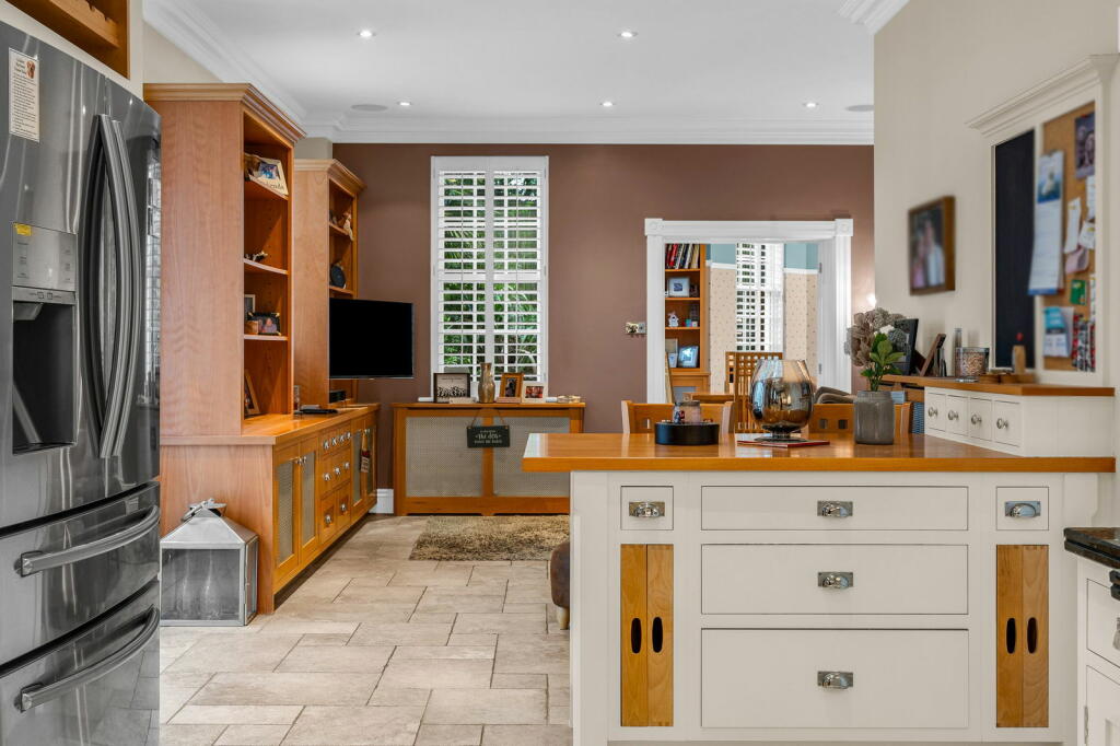 Additional property image - Thorndon Approach, Herongate, Brentwood, CM13 3PA