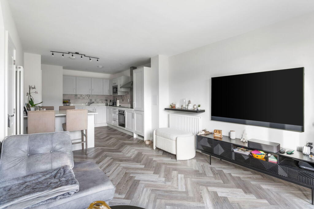 Additional property image - Great Warley, Brentwood, CM13