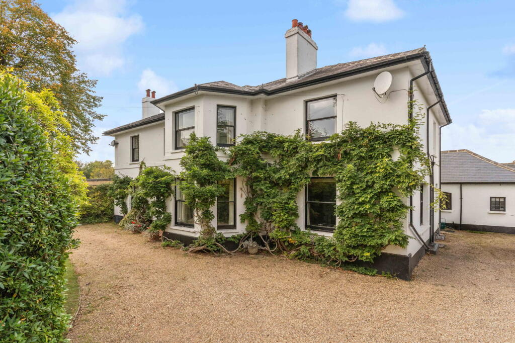 6 bedroom detached house for sale in Shenfield Road, Shenfield CM15