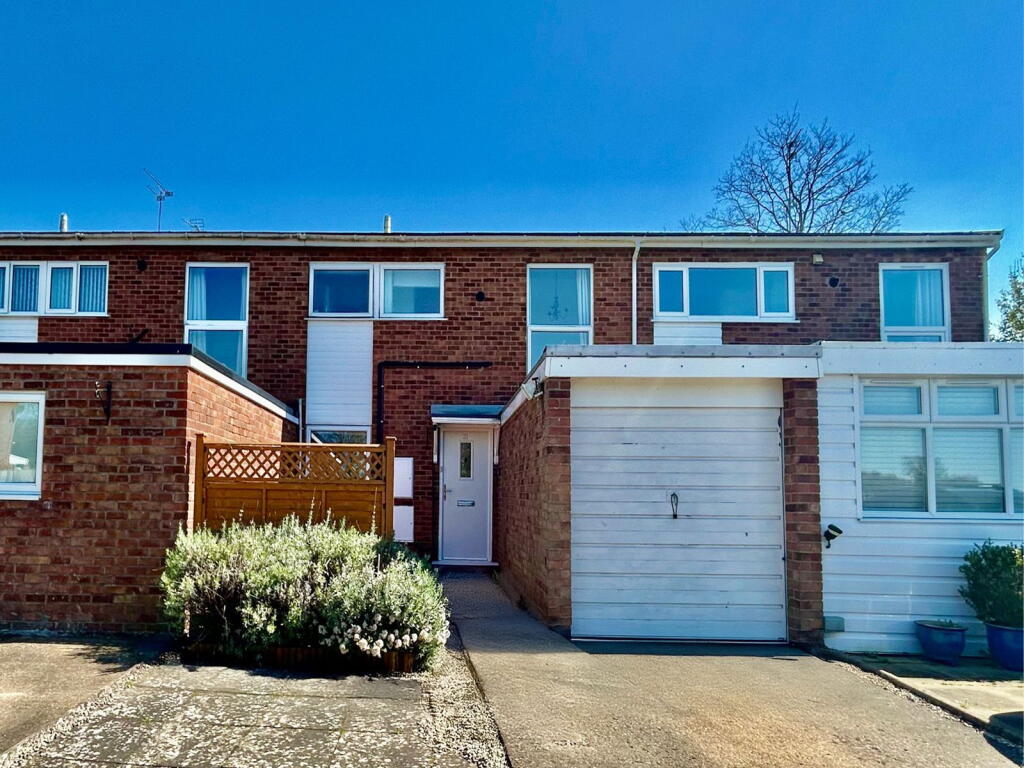 Main image of property: Done Cerce Close, Dunchurch, Rugby, Warwickshire, CV22 6NZ