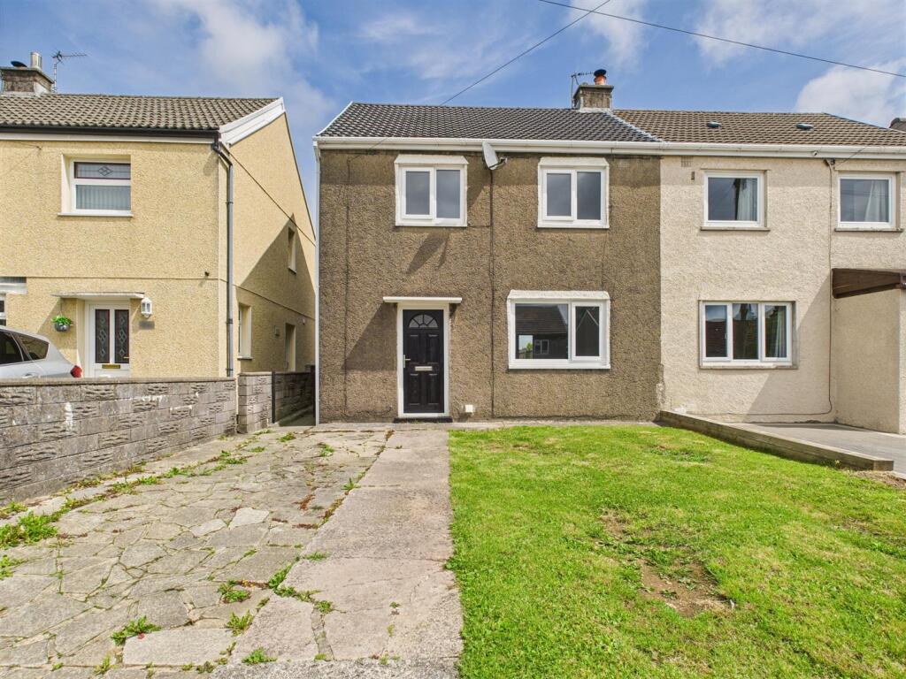 Main image of property: Heol-Y-Frenhines, Bridgend
