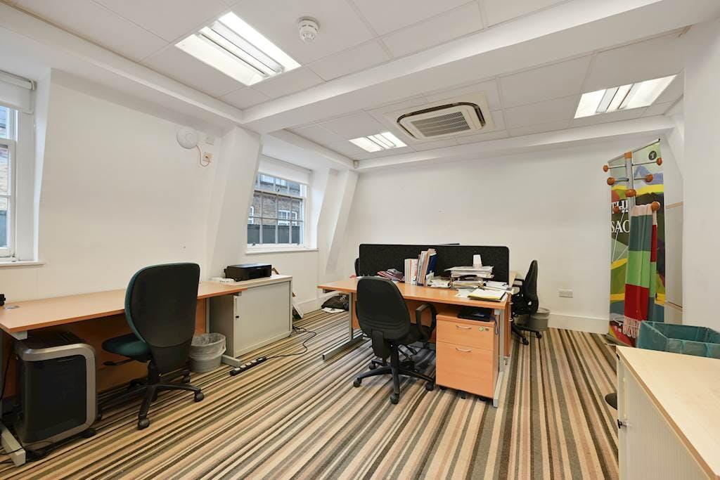 08-2aa2GCTSP - 77 Great Peter St - Office 9 -Original (6)-small.JPG