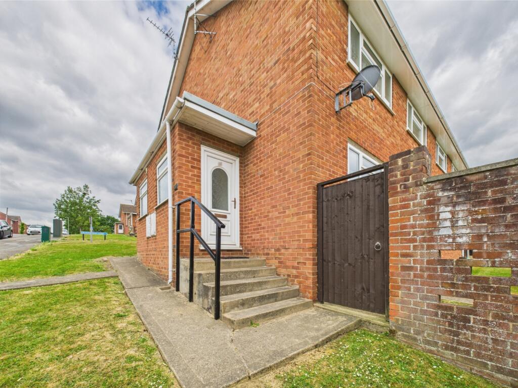 Main image of property: 39 Hendingham Close, Tuffley, Gloucester