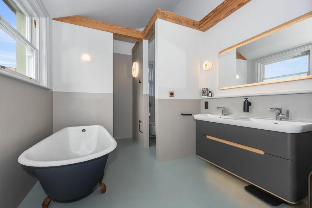 Additional property image - Westbourne Gardens, Hove, BN3
