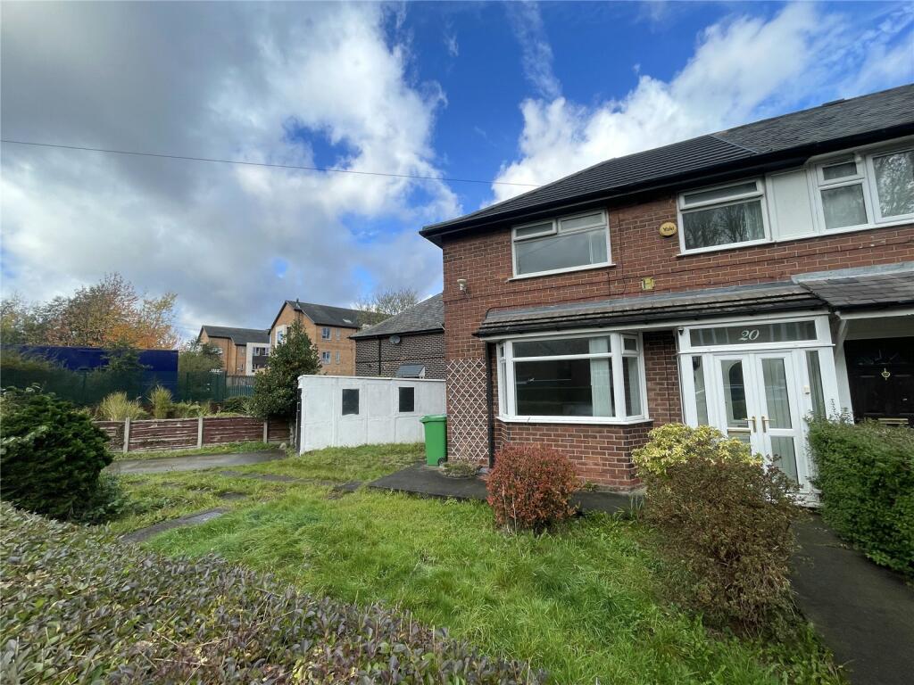 3 bedroom semidetached house for rent in Belthorne Avenue, Manchester