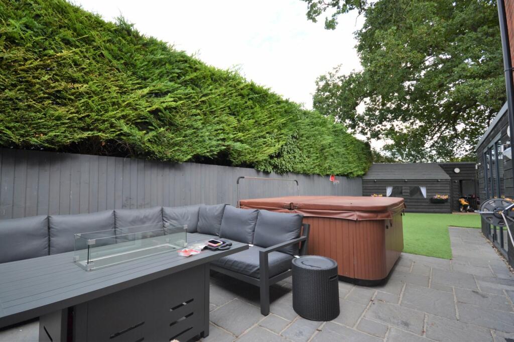 4 bedroom detached house for sale in Deas Road, South Wootton, King's