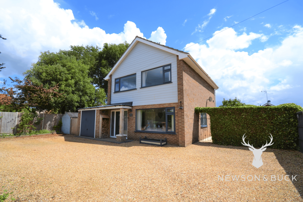 4 bedroom detached house for sale in Priory Lane, North Wootton, King's
