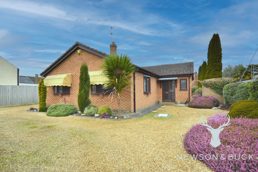3 bedroom detached bungalow for sale in Sutton Road, Terrington St