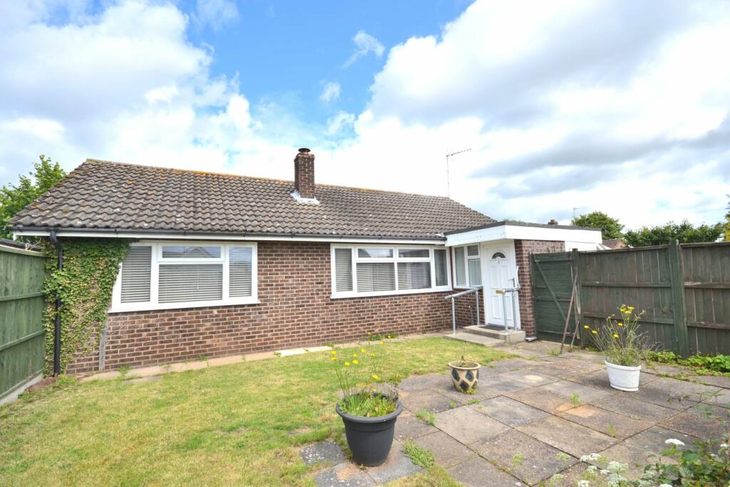 3 bedroom detached bungalow for sale in Stebbings Close, Grimston, King