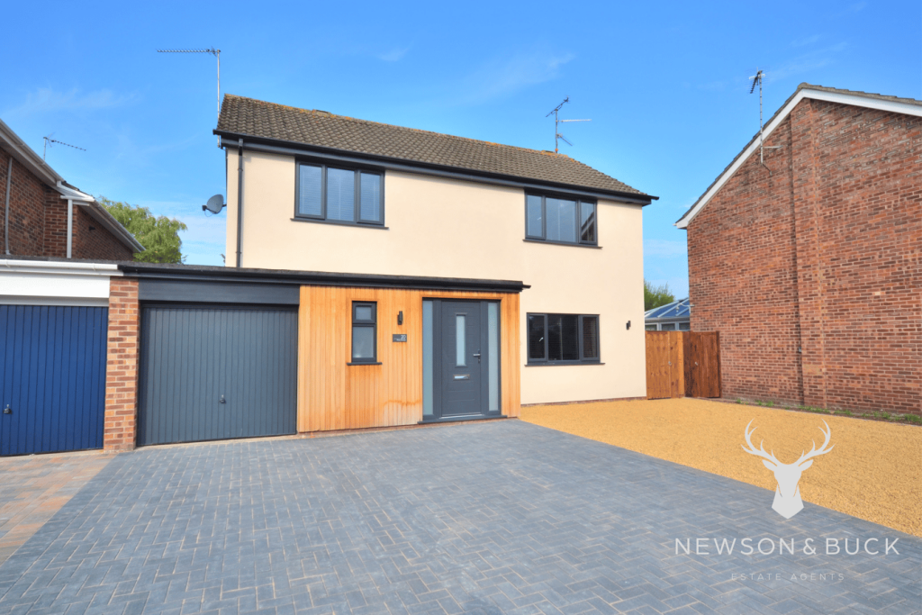 4 bedroom detached house for sale in Pine Road, South Wootton, King's