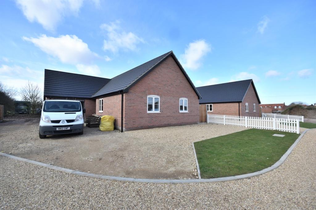 3 bedroom detached bungalow for sale in Bushell Gardens, Pott Row, King