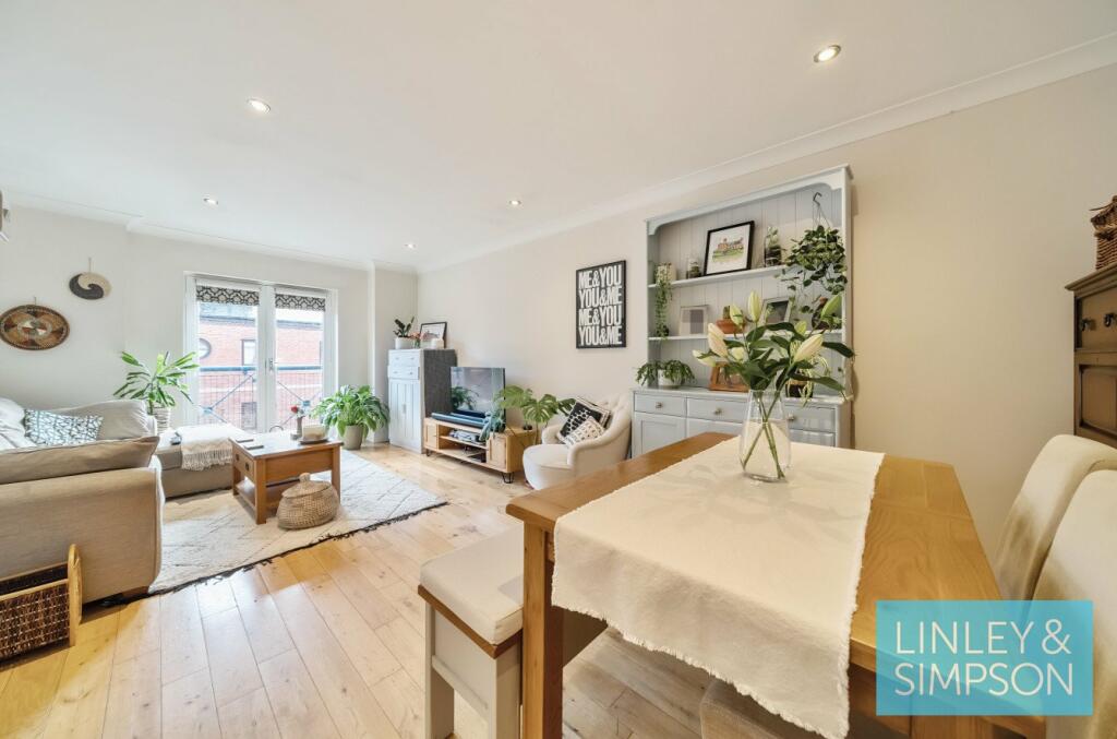 2 bedroom flat for sale in Langtons Wharf, Leeds, LS2