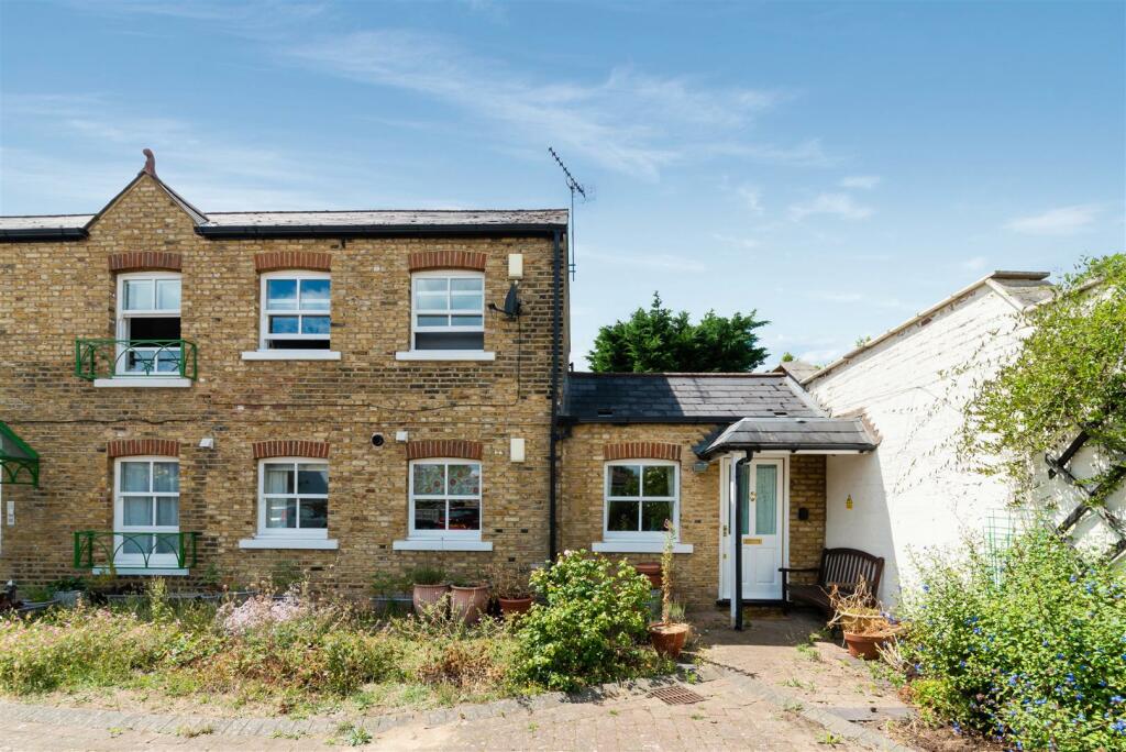 2 bedroom flat for sale in South Park Road, Wimbledon, SW19